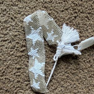 Beaded Star Pattern Wristband bracelet in the White and lite gold nwt adjustable
